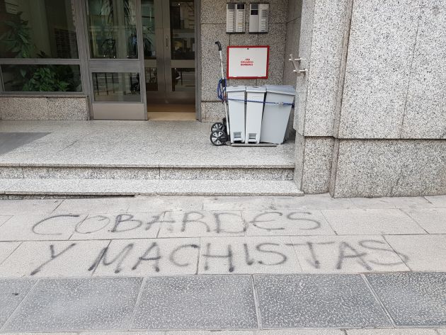 Pintada frente al edificio del TSJM Pintada frente al edificio del TSJM