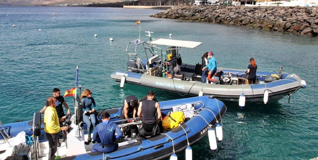 Rodaje de "Bienvenidos al Edén" en aguas cercanas a Puerto del Carmen. Rodaje de "Bienvenidos al Edén" en aguas cercanas a Puerto del Carmen.