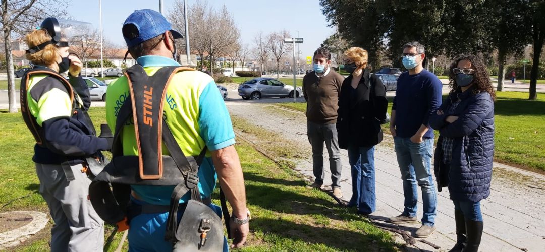 El Consistorio ha donado troncos a la ONG REMAR España, que trabaja con familias de la sierra madrileña en situación de exclusión social, a las que les proporcionan madera para calentar sus casas El Consistorio ha donado troncos a la ONG REMAR España, que trabaja con familias de la sierra madrileña en situación de exclusión social, a las que les proporcionan madera para calentar sus casas