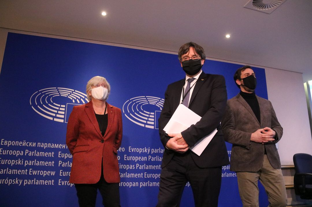 Ponsatí, Puigdemont y Comín en el Parlamento Europeo en una imagen de archivo Ponsatí, Puigdemont y Comín en el Parlamento Europeo en una imagen de archivo