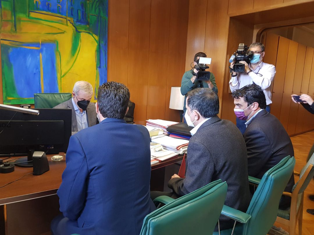Ciudadanos, PSOE y Podemos presentan la moción de censura en el Ayuntamiento de Murcia Ciudadanos, PSOE y Podemos presentan la moción de censura en el Ayuntamiento de Murcia