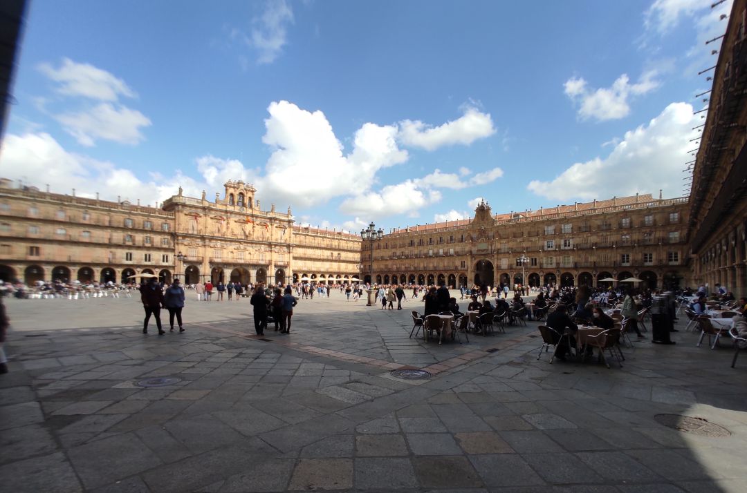 La Plaza Mayor de Salamanca recupera, poco a poco, su afluencia en el día a día La Plaza Mayor de Salamanca recupera, poco a poco, su afluencia en el día a día