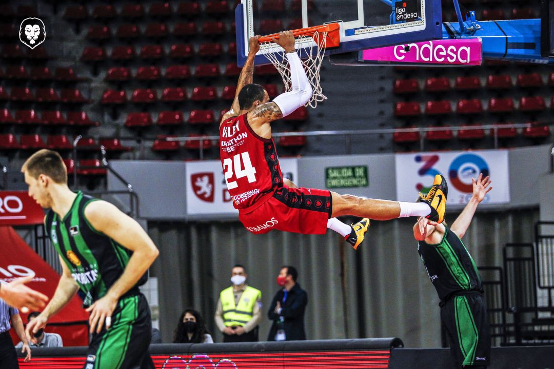 Willey realiza un mate en el último partido contra Joventut Willey realiza un mate en el último partido contra Joventut