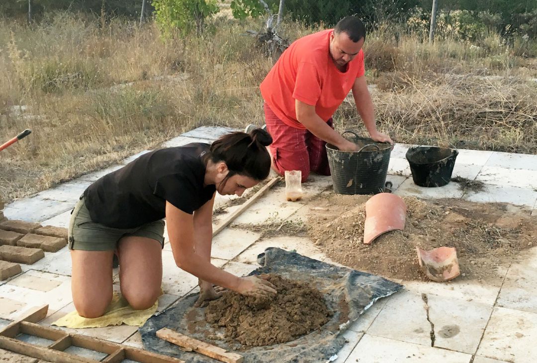 La residencia artística de Cañada del Hoyo está gestionada por el centro de arte La Neomudéjar. La residencia artística de Cañada del Hoyo está gestionada por el centro de arte La Neomudéjar.