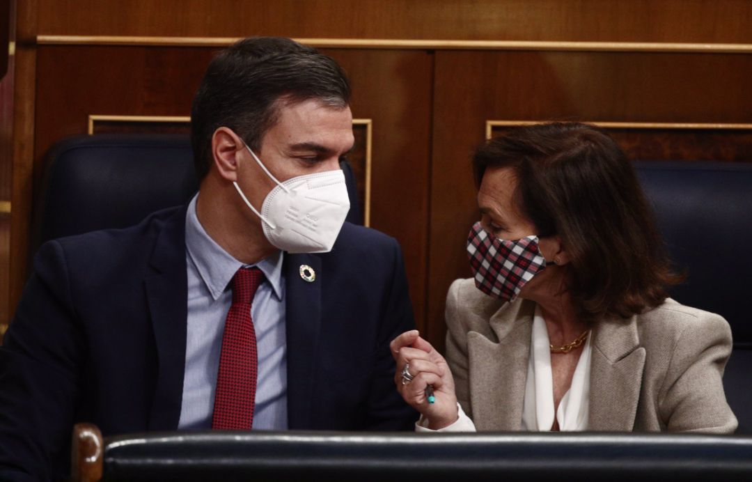 El presidente del Gobierno, Pedro Sánchez; y la vicepresidenta primera y ministra de la Presidencia, Relaciones con las Cortes y Memoria Democrática, Carmen Calvo El presidente del Gobierno, Pedro Sánchez; y la vicepresidenta primera y ministra de la Presidencia, Relaciones con las Cortes y Memoria Democrática, Carmen Calvo