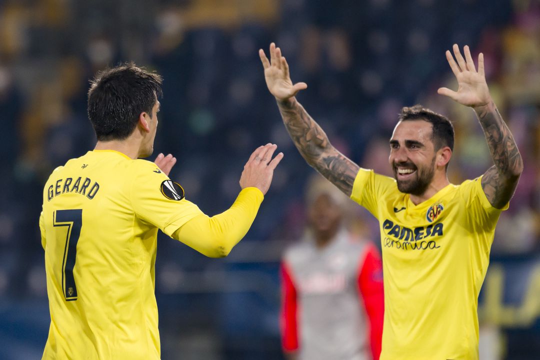 Paco Alcácer y Gerard Moreno se felicitan en la última eliminatoria europea Paco Alcácer y Gerard Moreno se felicitan en la última eliminatoria europea
