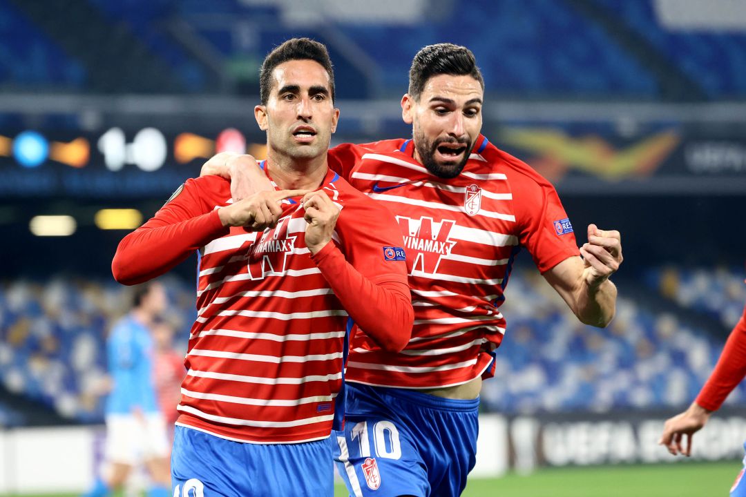 Montoro y Puertas celebran el gol del Granada CF en Nápoles Montoro y Puertas celebran el gol del Granada CF en Nápoles