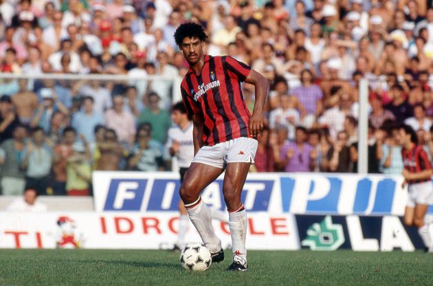 Frank Rijkaard defendiendo los colores del AC Milan Frank Rijkaard defendiendo los colores del AC Milan