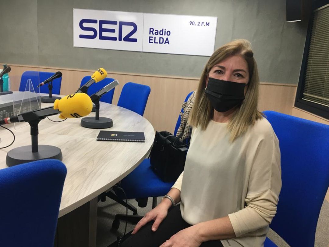 Merche Bañón, psicóloga de Funredis Elda hablando del nuevo servicio de parkinson entre Sense Barreres Petrer y la fundación Merche Bañón, psicóloga de Funredis Elda hablando del nuevo servicio de parkinson entre Sense Barreres Petrer y la fundación