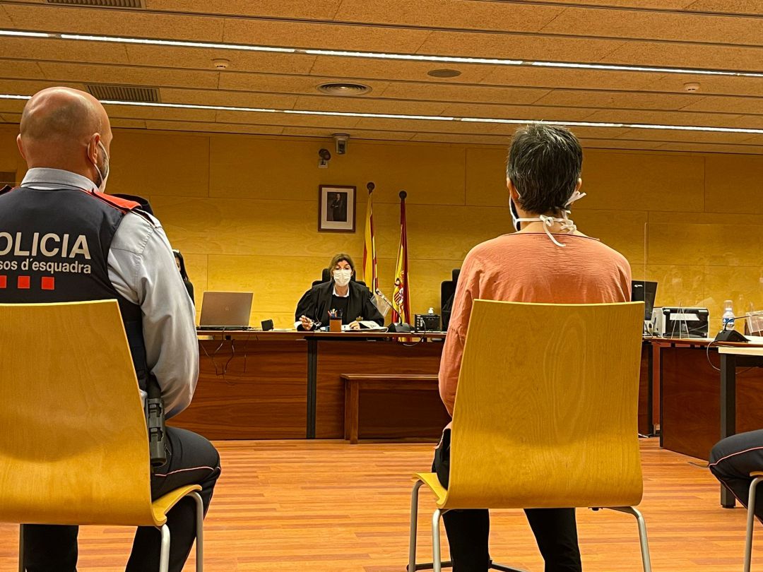 L'acusada declara davant el jurat popular a l'Audiència de Girona L'acusada declara davant el jurat popular a l'Audiència de Girona