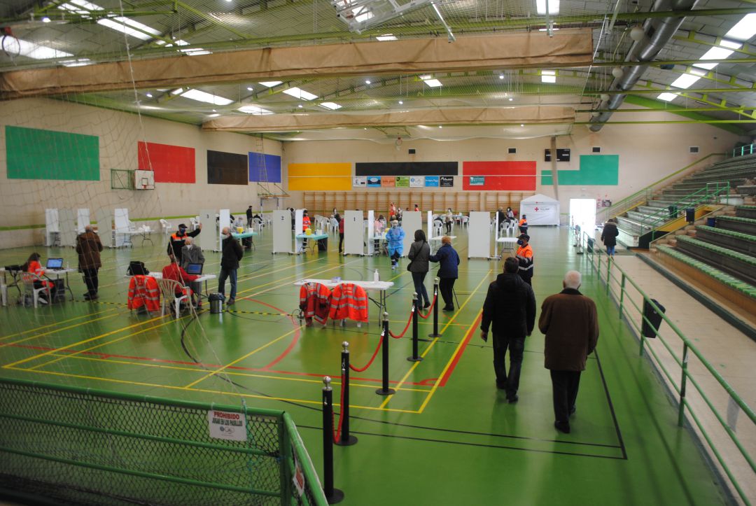 El Polideportivo Pablo Cáceres ha acogido la segunda jornada de vacunación en Medina El Polideportivo Pablo Cáceres ha acogido la segunda jornada de vacunación en Medina