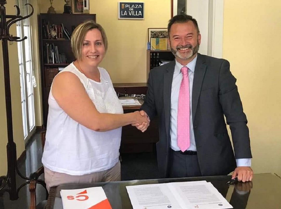Firma del pacto PP-Cs en Daganzo Firma del pacto PP-Cs en Daganzo