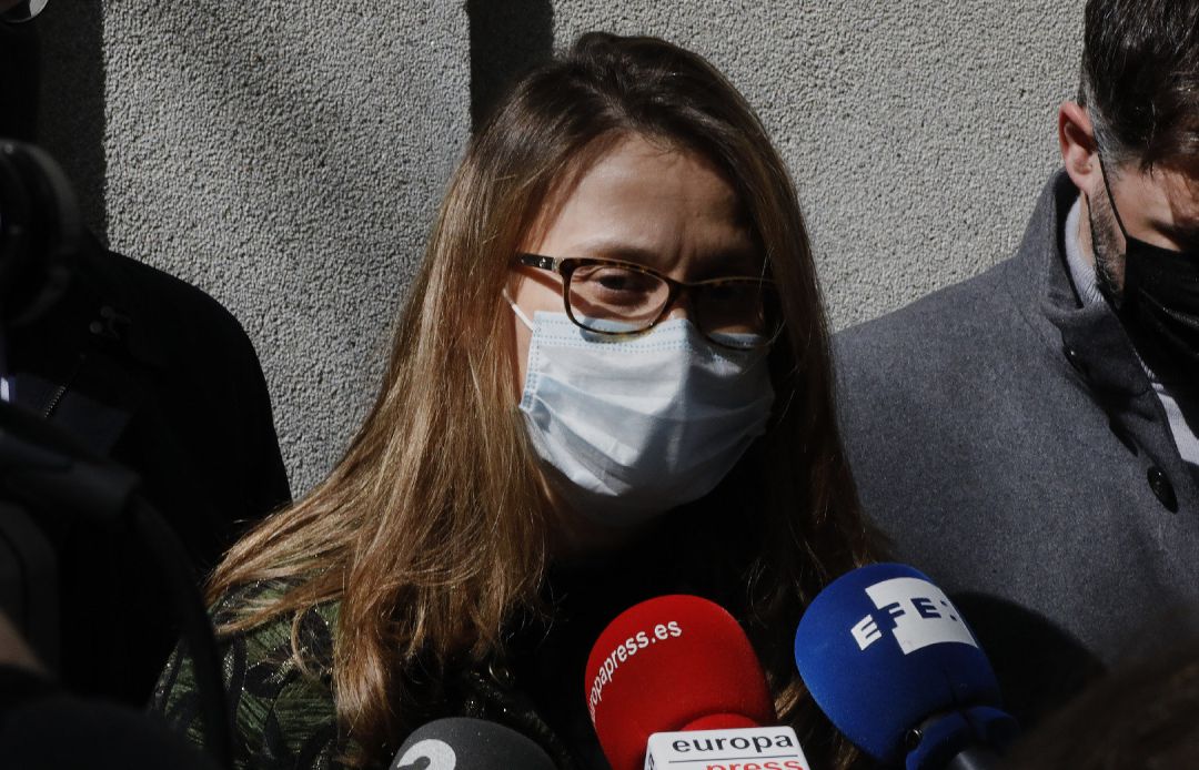 La exconsellera de Agricultura, Ganadería, Pesca y Alimentación de la Generalitat Meritxell Serret responde a los medios a su salida del Tribunal Supremo. La exconsellera de Agricultura, Ganadería, Pesca y Alimentación de la Generalitat Meritxell Serret responde a los medios a su salida del Tribunal Supremo.