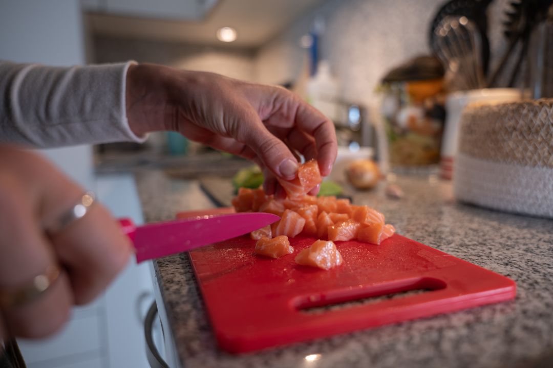 Una buena higiene en la cocina ayuda a prevenir la propagación de bacterias resistentes o tolerantes a lo largo de la cadena alimentaria. Una buena higiene en la cocina ayuda a prevenir la propagación de bacterias resistentes o tolerantes a lo largo de la cadena alimentaria.