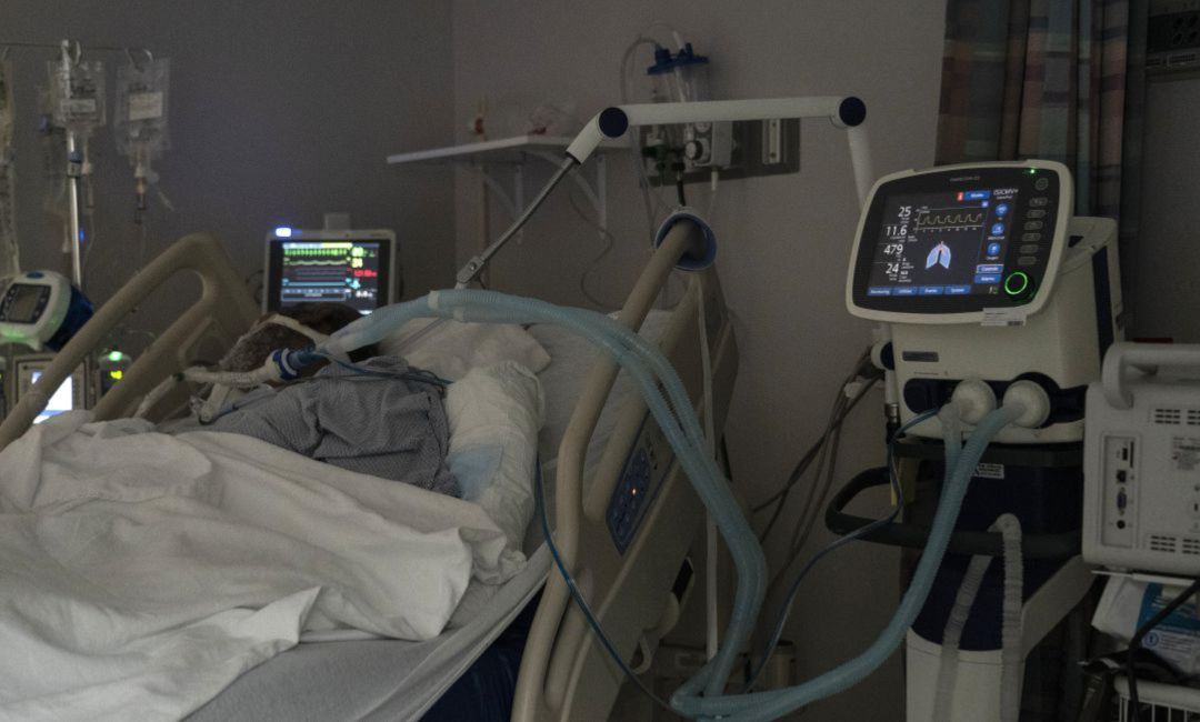 Unidad de Cuidados Intensivos del hospital (UCI) Unidad de Cuidados Intensivos del hospital (UCI)