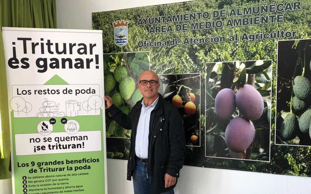El concejal de agricultura y medioambiente, Luís Aragón, durante la presentación de la campaña "Triturar es ganar! El concejal de agricultura y medioambiente, Luís Aragón, durante la presentación de la campaña "Triturar es ganar!