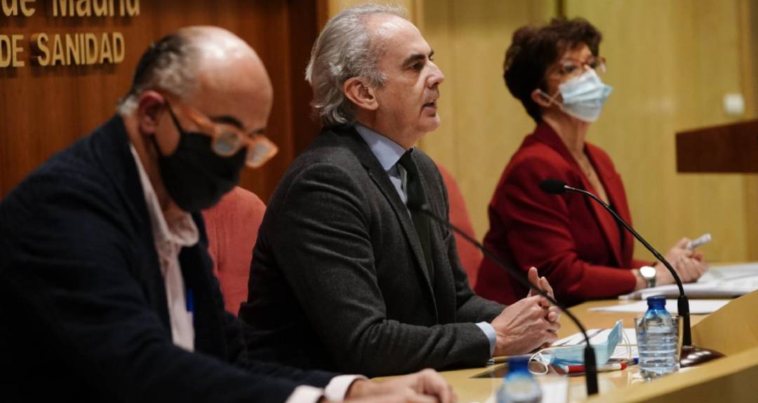 De izquierda a derecha: el viceconsejero de Sanidad y Plan Covid, Antonio Zapatero; el consejero de Sanidad, Enrique Ruiz Escudero, y la directora de Salud Pública, Elena Andradas, en una fotografía de archivo De izquierda a derecha: el viceconsejero de Sanidad y Plan Covid, Antonio Zapatero; el consejero de Sanidad, Enrique Ruiz Escudero, y la directora de Salud Pública, Elena Andradas, en una fotografía de archivo