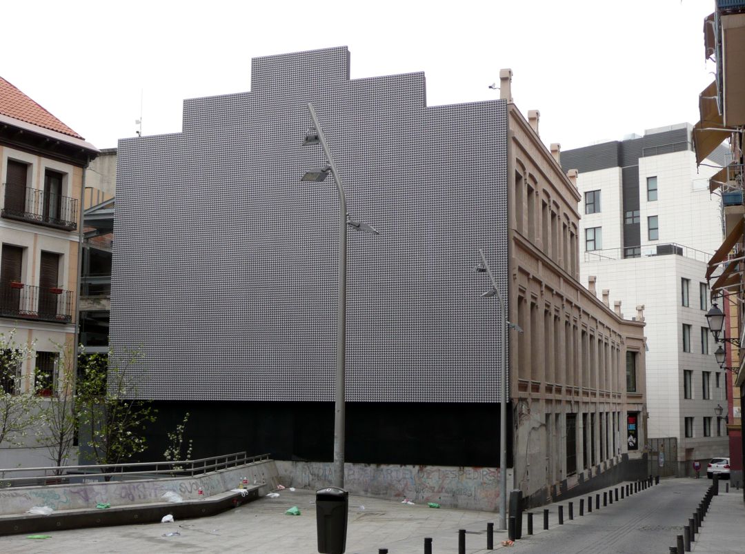 Imagen del edificio de Medialab-Prado situado en la calle Alameda de Madrid Imagen del edificio de Medialab-Prado situado en la calle Alameda de Madrid