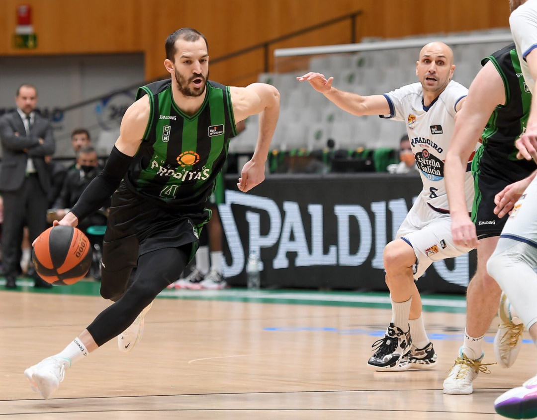 Pau Ribas fue uno de los destacados en un Joventut asediado por el Obra en la recta final del partido Pau Ribas fue uno de los destacados en un Joventut asediado por el Obra en la recta final del partido