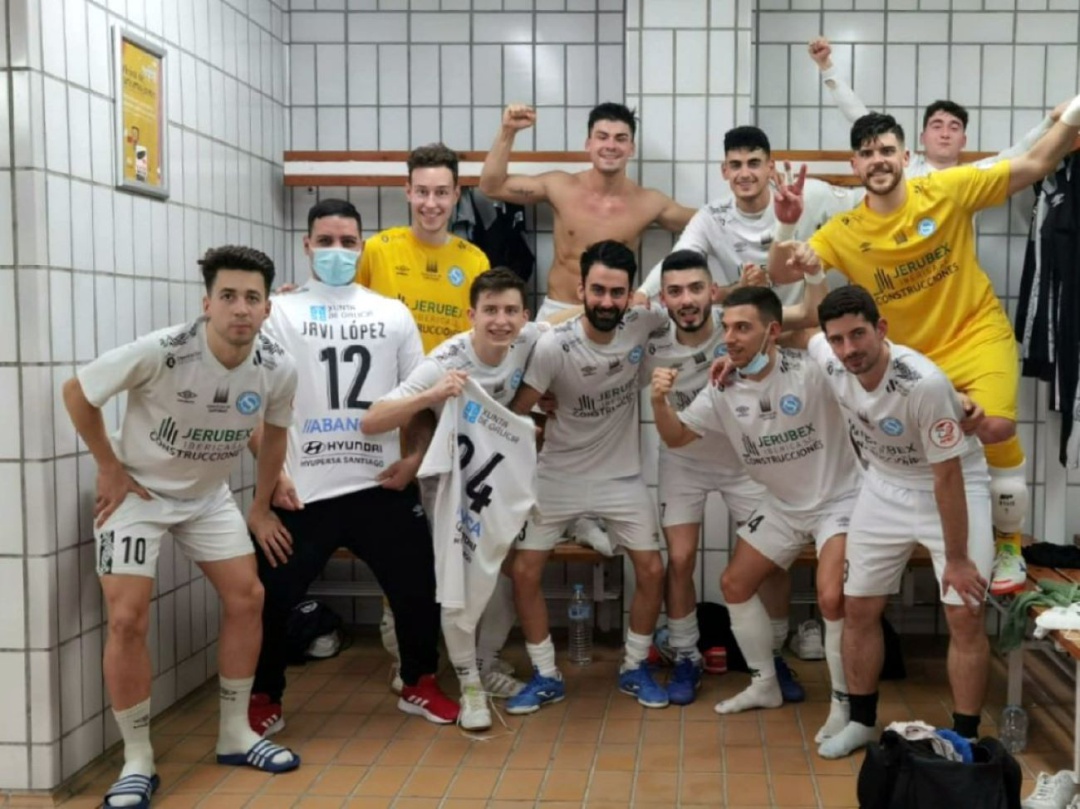 Los jugadores del Santiago Futsal celebraron otro triunfo, en esta ocasión en Murcia Los jugadores del Santiago Futsal celebraron otro triunfo, en esta ocasión en Murcia