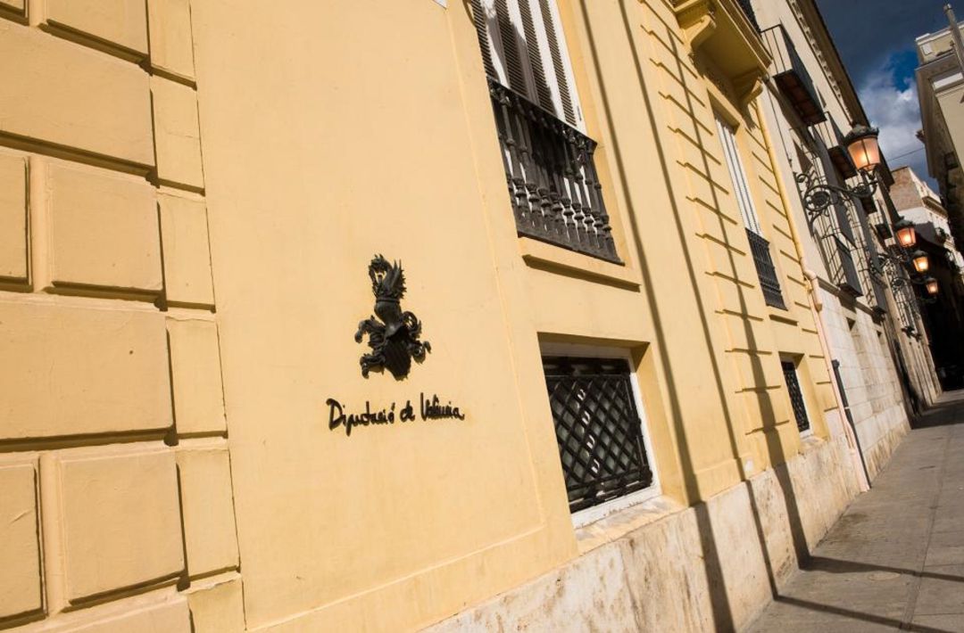 Fachada de la sede de la Diputación de Valencia. Fachada de la sede de la Diputación de Valencia.