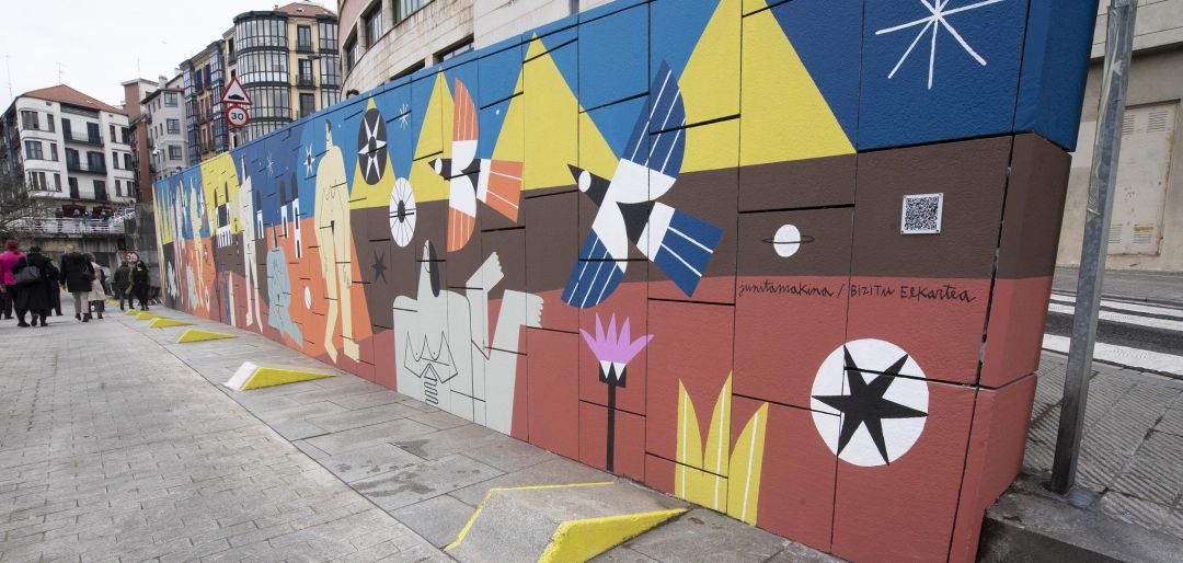 La obra, “Supervivientes de la violencia machista”, es una representación del ciclo de la violencia contra la mujer diseñada por la artista Ruth Juan a partir de los relatos y experiencias de las mujeres de la asociación contra la violencia machista Bizitu Elkartea La obra, “Supervivientes de la violencia machista”, es una representación del ciclo de la violencia contra la mujer diseñada por la artista Ruth Juan a partir de los relatos y experiencias de las mujeres de la asociación contra la violencia machista Bizitu Elkartea