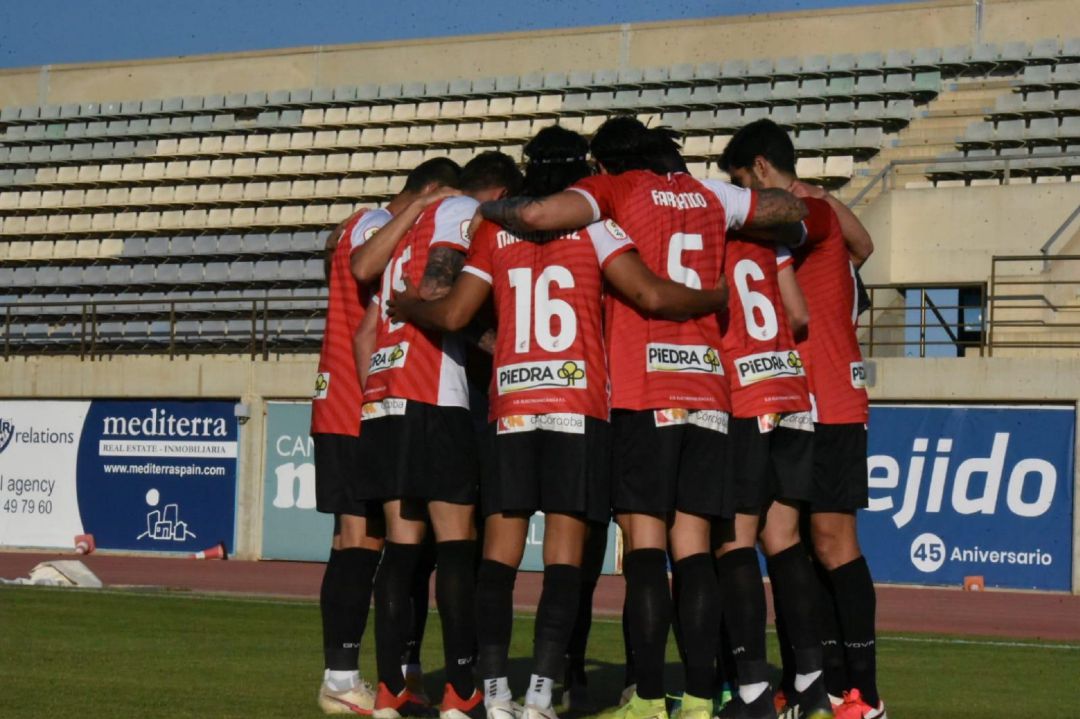 Los jugadores del Córdoba celebran el gol de penalti de Del Moral Los jugadores del Córdoba celebran el gol de penalti de Del Moral