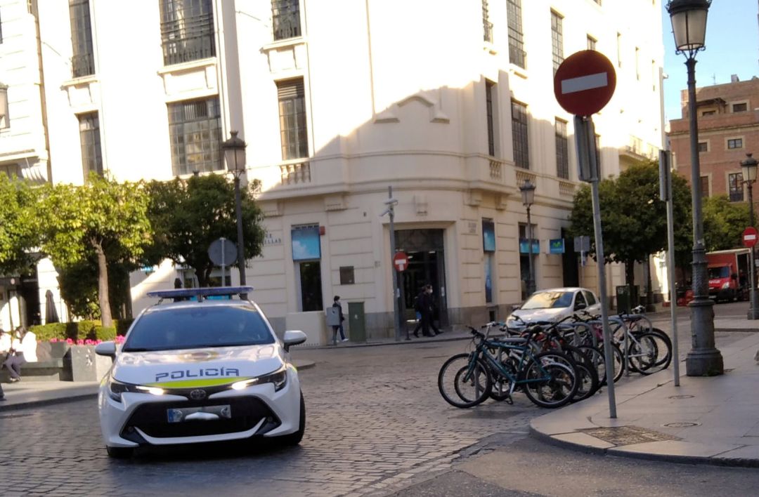 Vehículo de Policía Local en Las Tendillas Vehículo de Policía Local en Las Tendillas