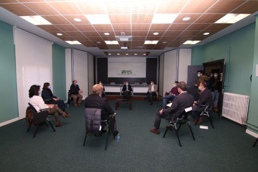 Reunión de Luis Tudanca con la mesa de diálogo social de Segovia Reunión de Luis Tudanca con la mesa de diálogo social de Segovia