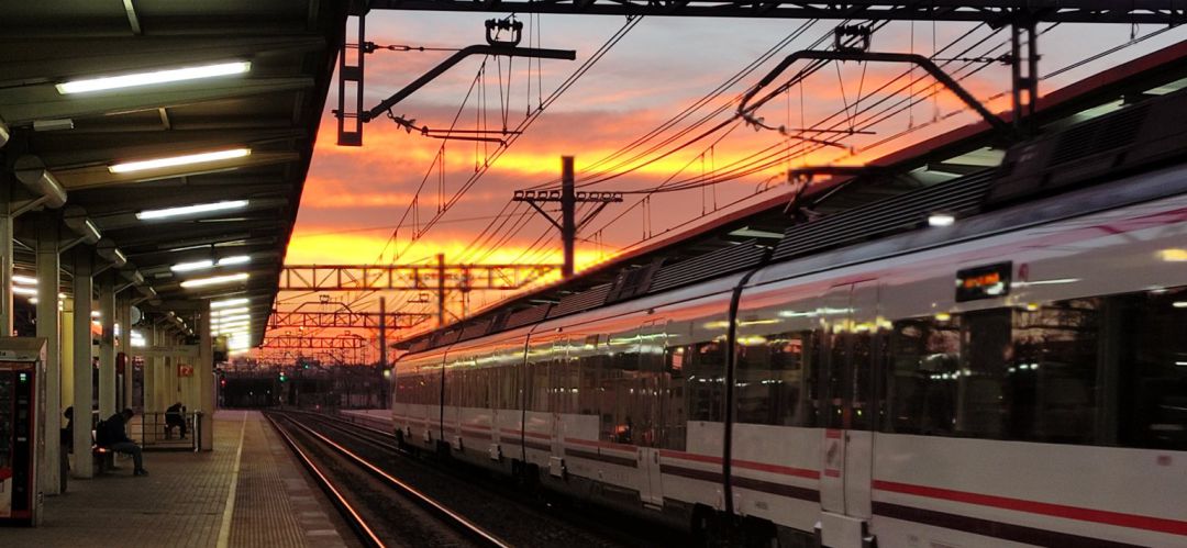 Los usuarios no han tardado en mostrar sus quejas en Twitter, también los que circulaban en sentido sur, porque los retrasos han afectado también a los trenes con destino Parla Los usuarios no han tardado en mostrar sus quejas en Twitter, también los que circulaban en sentido sur, porque los retrasos han afectado también a los trenes con destino Parla