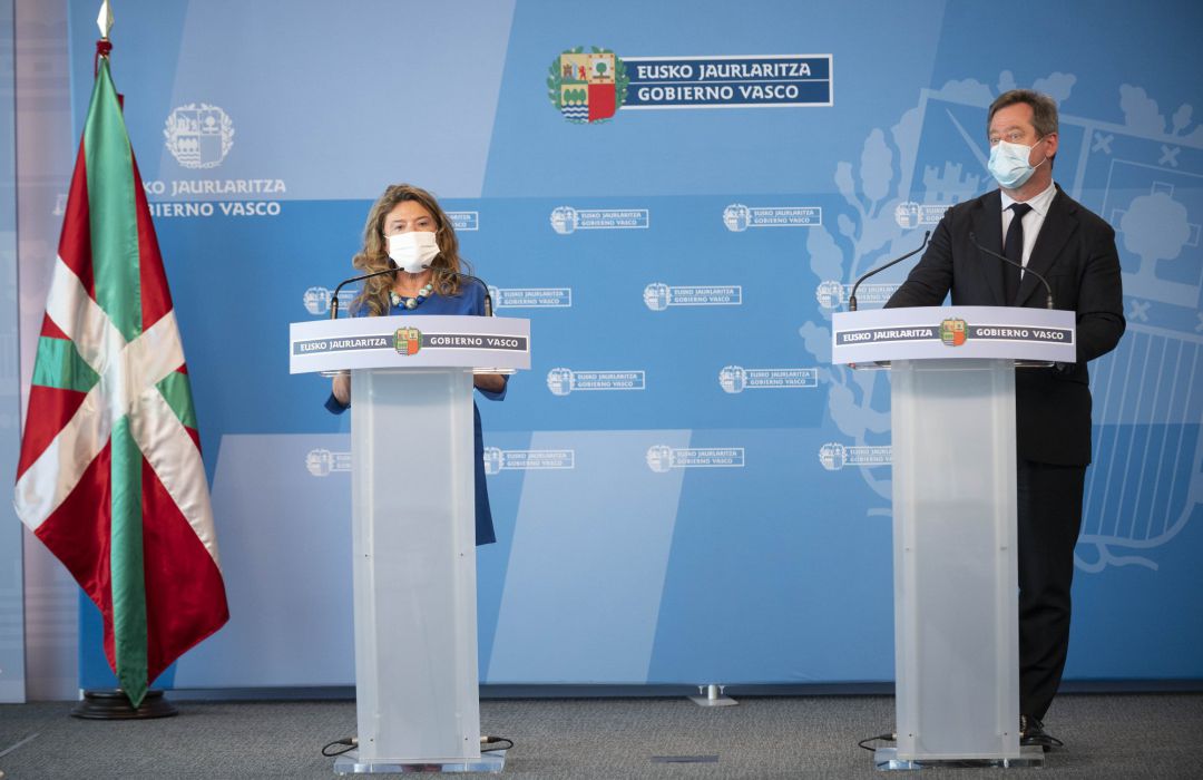 La consejera de Salud, Gotzone Sagardui, y el portavoz del Gobierno Vasco, Bingen Zupiria, en una imagen de archivo La consejera de Salud, Gotzone Sagardui, y el portavoz del Gobierno Vasco, Bingen Zupiria, en una imagen de archivo