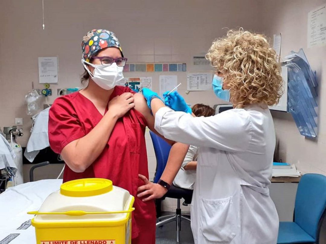 Vacunación contra coronavirus de los profesionales Hospital Elda Vacunación contra coronavirus de los profesionales Hospital Elda