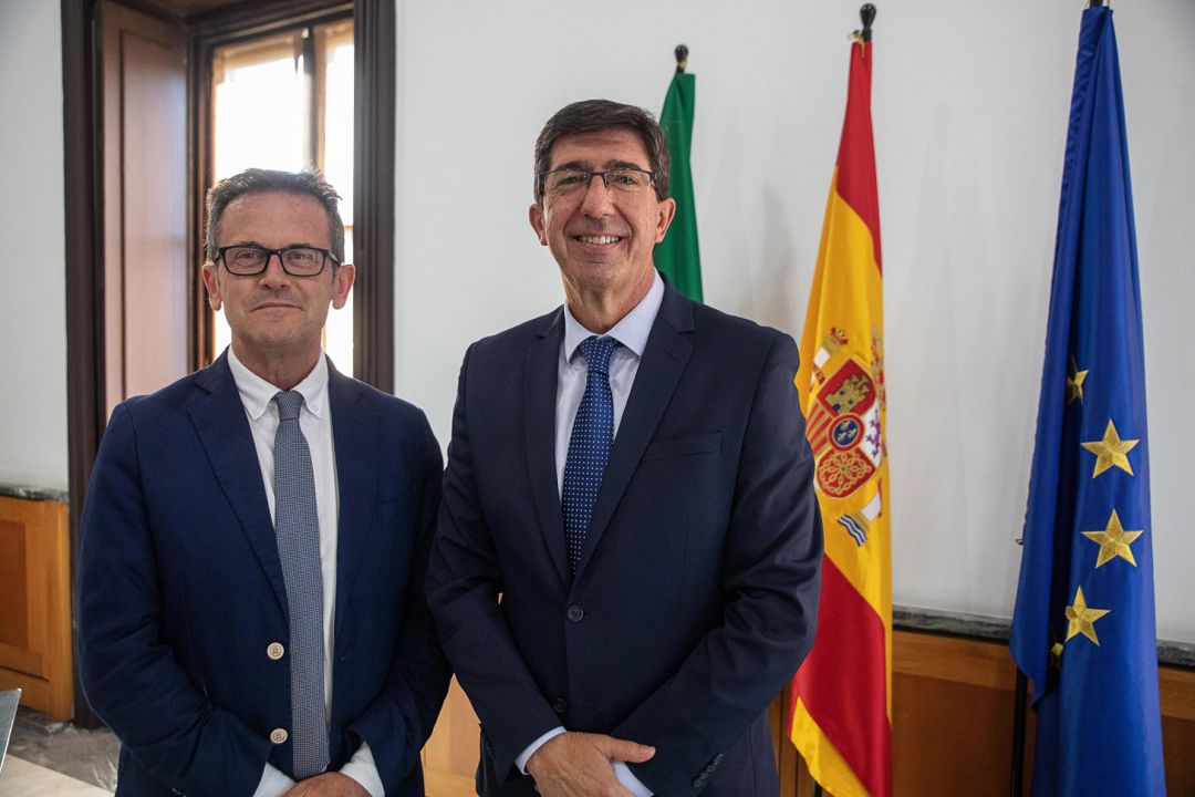 El delegado de Turismo de la Junta en Granada, Gustavoz Rodríguez, junto al consejero del ramo y vicepresidente de la Junta, Juan Marín, en una foto de archivo El delegado de Turismo de la Junta en Granada, Gustavoz Rodríguez, junto al consejero del ramo y vicepresidente de la Junta, Juan Marín, en una foto de archivo