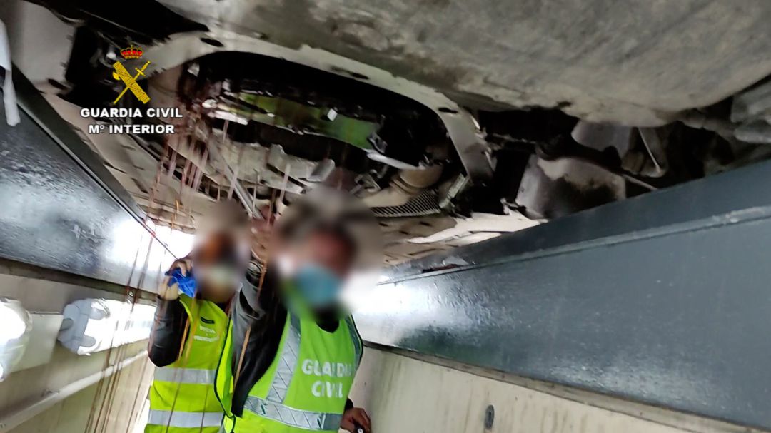 Turismo interceptado con dos kilos de cocaína en el motor Turismo interceptado con dos kilos de cocaína en el motor