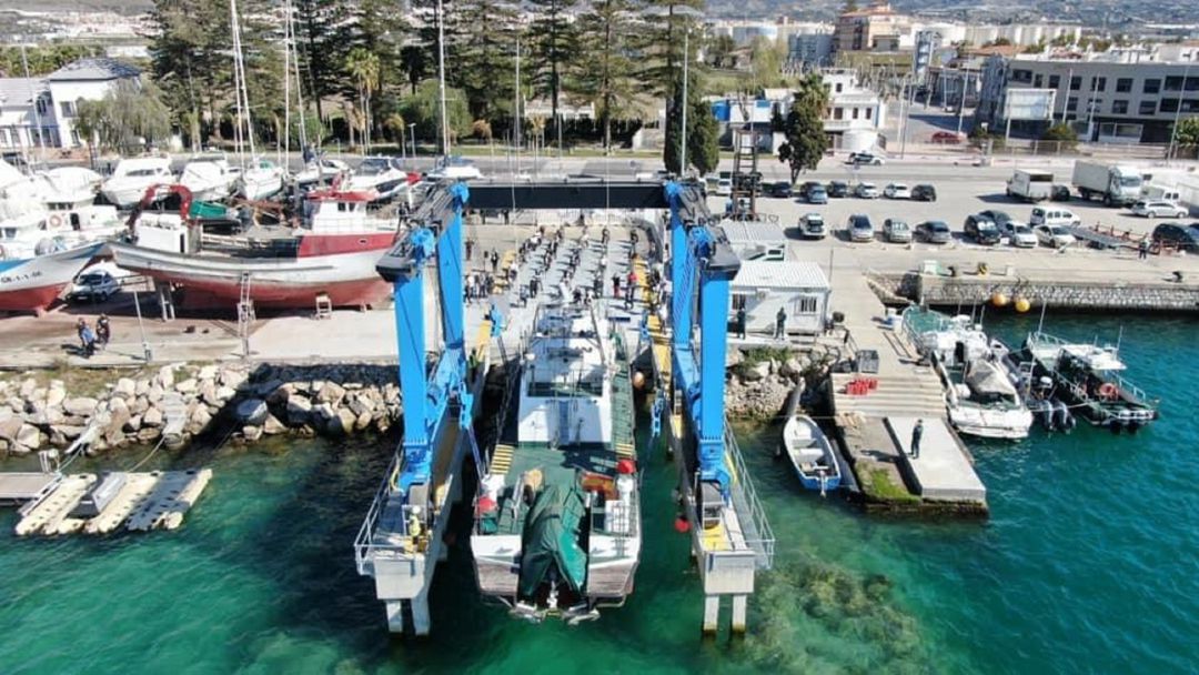 Grúa pórtico instalada en el puerto de Motril Grúa pórtico instalada en el puerto de Motril