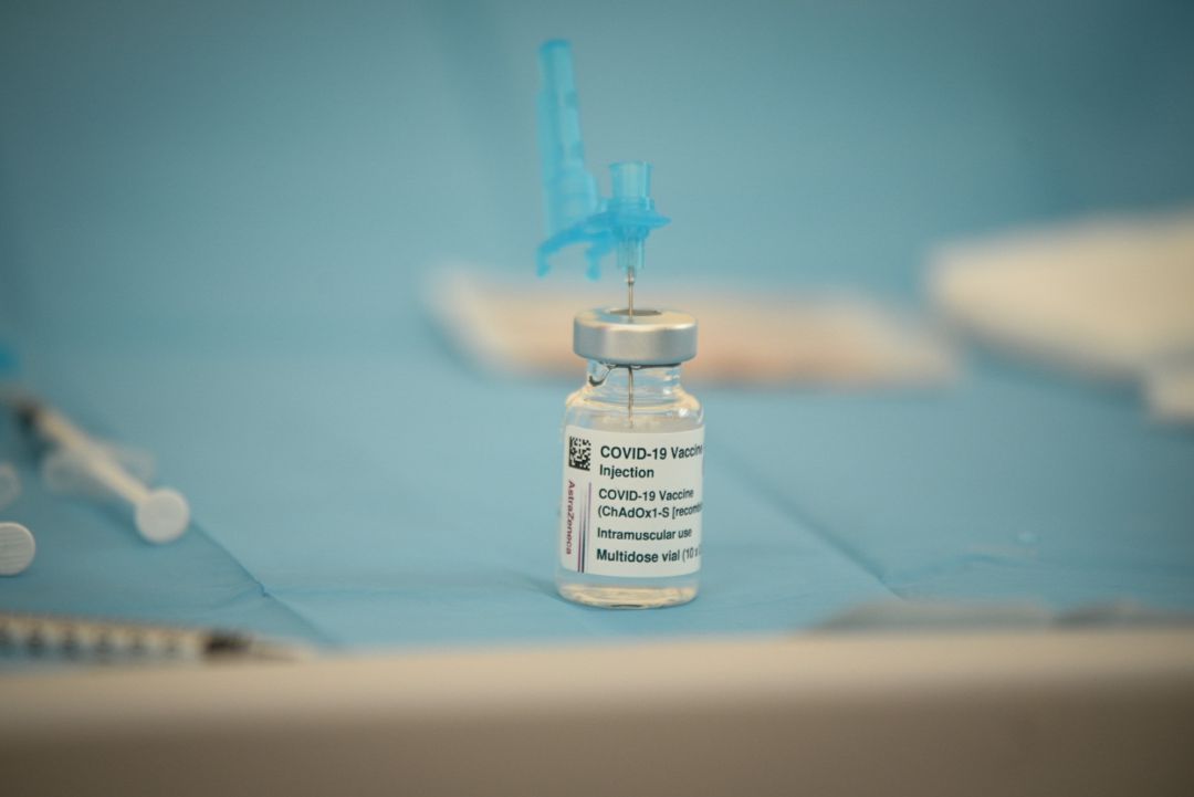 Un vial con la vacuna de AstraZeneca contra la Covid-19 en el Hospital de campaña de La Fe, en Valencia, Un vial con la vacuna de AstraZeneca contra la Covid-19 en el Hospital de campaña de La Fe, en Valencia,