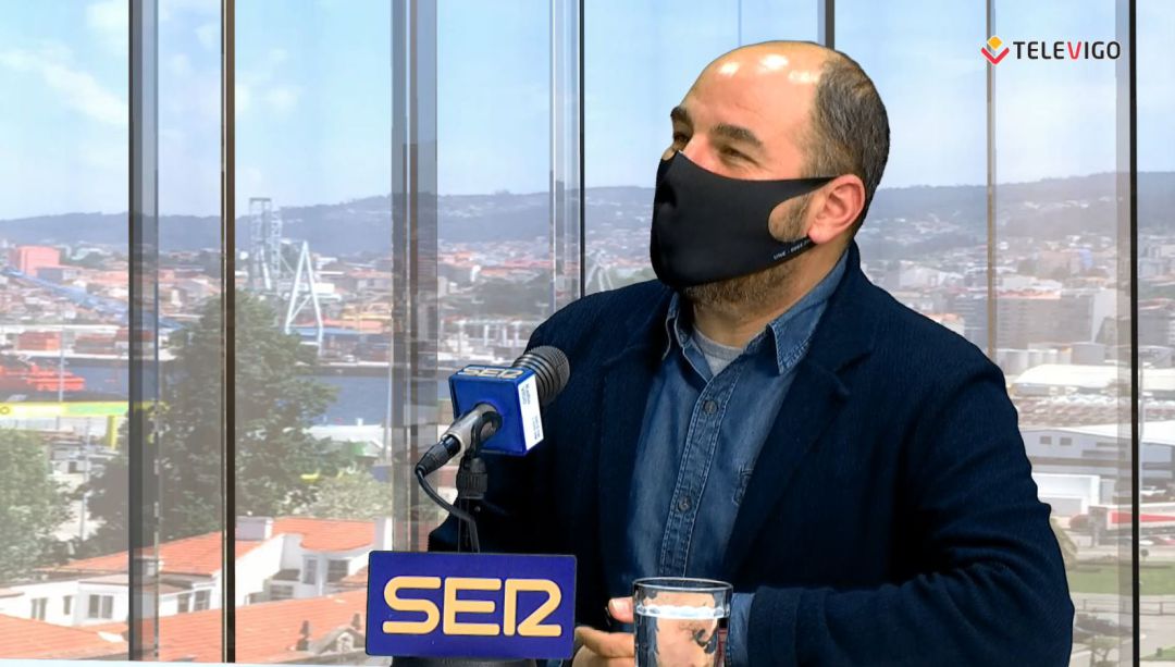 Kin Martínez en el plató de Televigo Kin Martínez en el plató de Televigo
