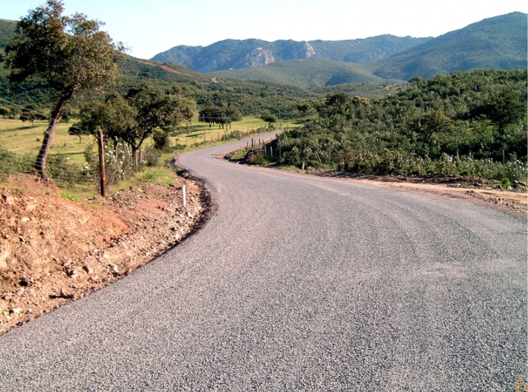 Imagen de archivo de una carretera provincial Imagen de archivo de una carretera provincial