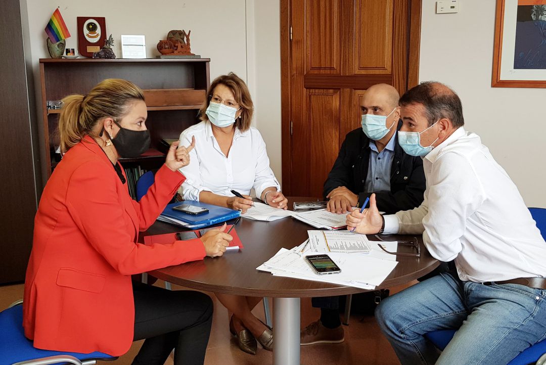 Los cuatro parlamentarios lanzaroteños del PSOE: María Dolores Corujo, Lucía Olga Tejera, Pedro Viera y Marcos Hernández. Los cuatro parlamentarios lanzaroteños del PSOE: María Dolores Corujo, Lucía Olga Tejera, Pedro Viera y Marcos Hernández.