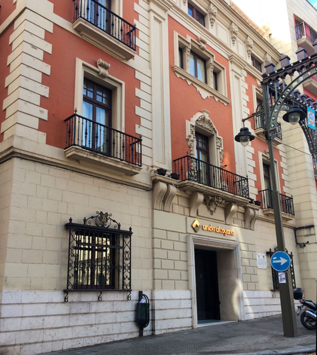 Sede de Unión Alcoyana en la plaza de España Sede de Unión Alcoyana en la plaza de España