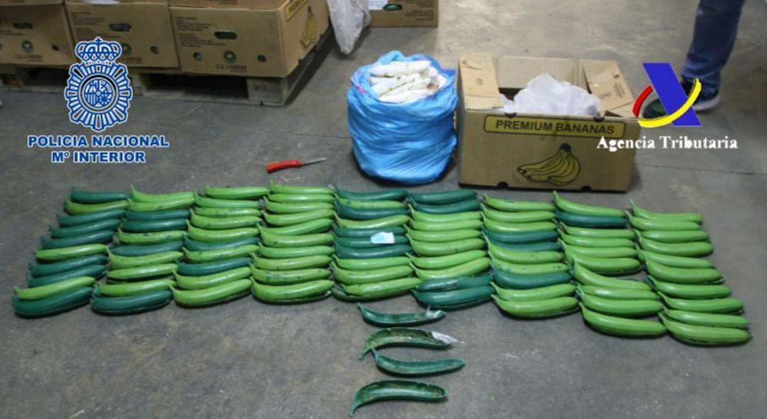 Bananas de plástico con cocaína en su interior Bananas de plástico con cocaína en su interior