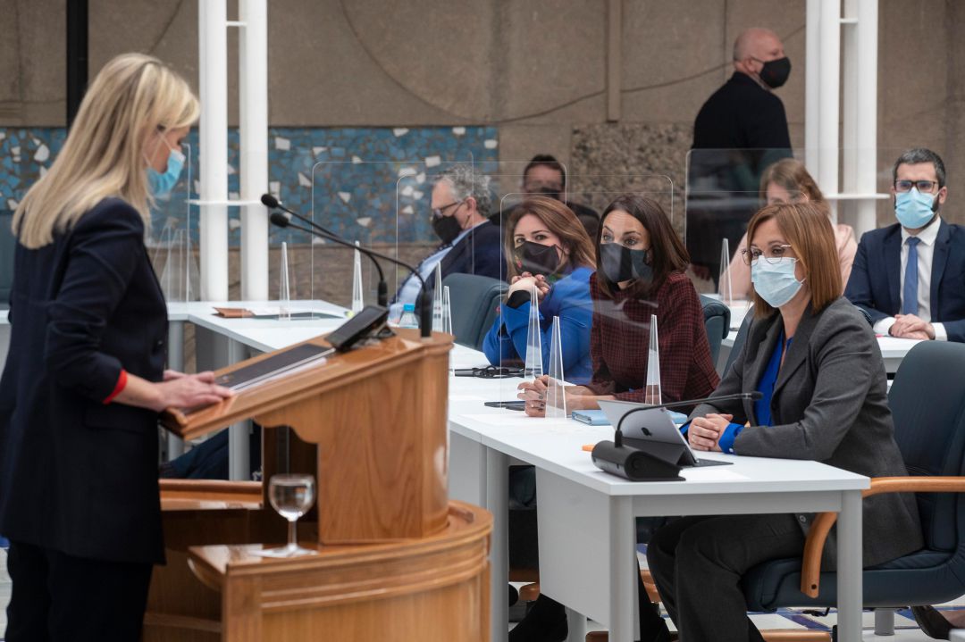 Intervención de Ana Martínez Vidal bajo la mirada de Isabel Franco y Valle Miguélez Intervención de Ana Martínez Vidal bajo la mirada de Isabel Franco y Valle Miguélez