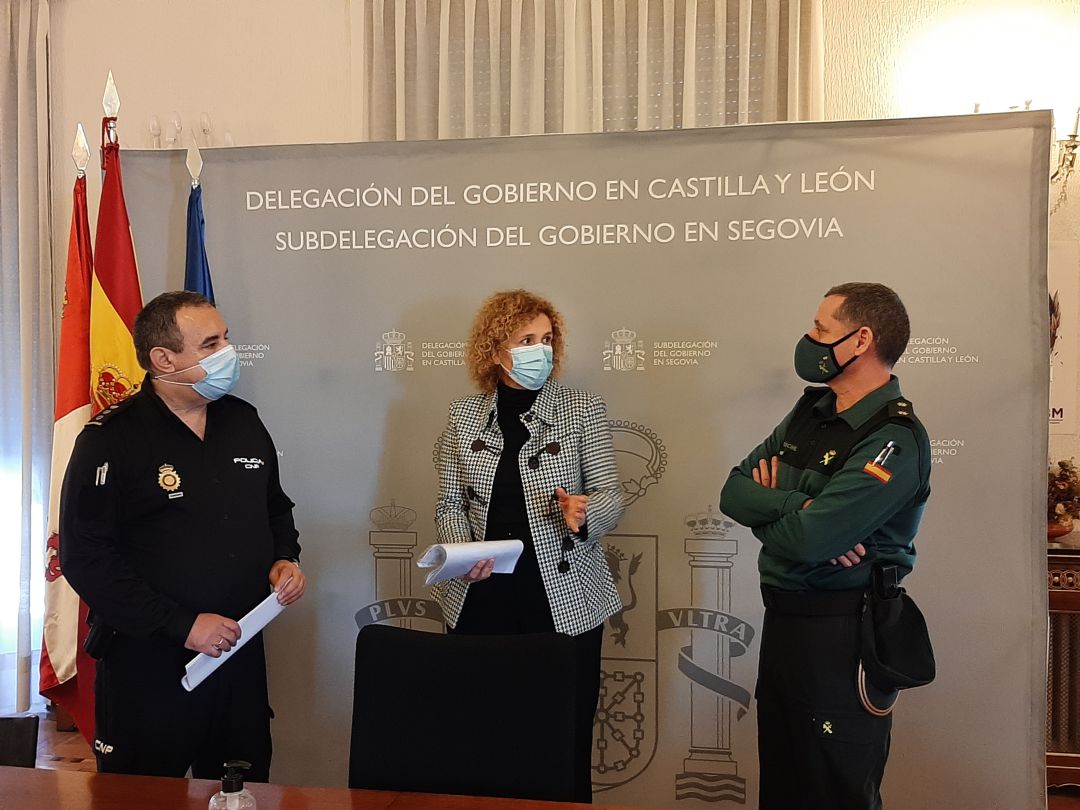 La subdelegada del Gobierno, Lirio Martín acompañada del teniente coronel de la Guardia Civil, José Luis Ramírez y el comisario jefe de la Policía Nacional de Segovia, Miguel Ángel Martínez La subdelegada del Gobierno, Lirio Martín acompañada del teniente coronel de la Guardia Civil, José Luis Ramírez y el comisario jefe de la Policía Nacional de Segovia, Miguel Ángel Martínez