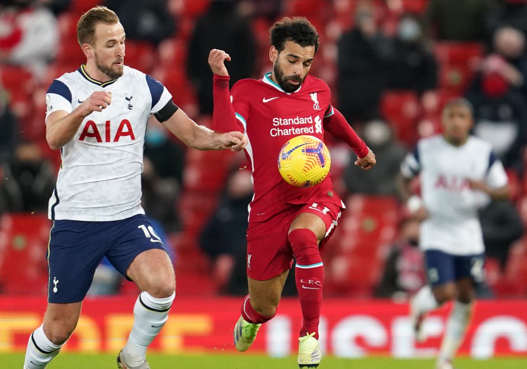 Kane y Salah disputan la pelota en un partido de la presente temporada de la Premier League Kane y Salah disputan la pelota en un partido de la presente temporada de la Premier League