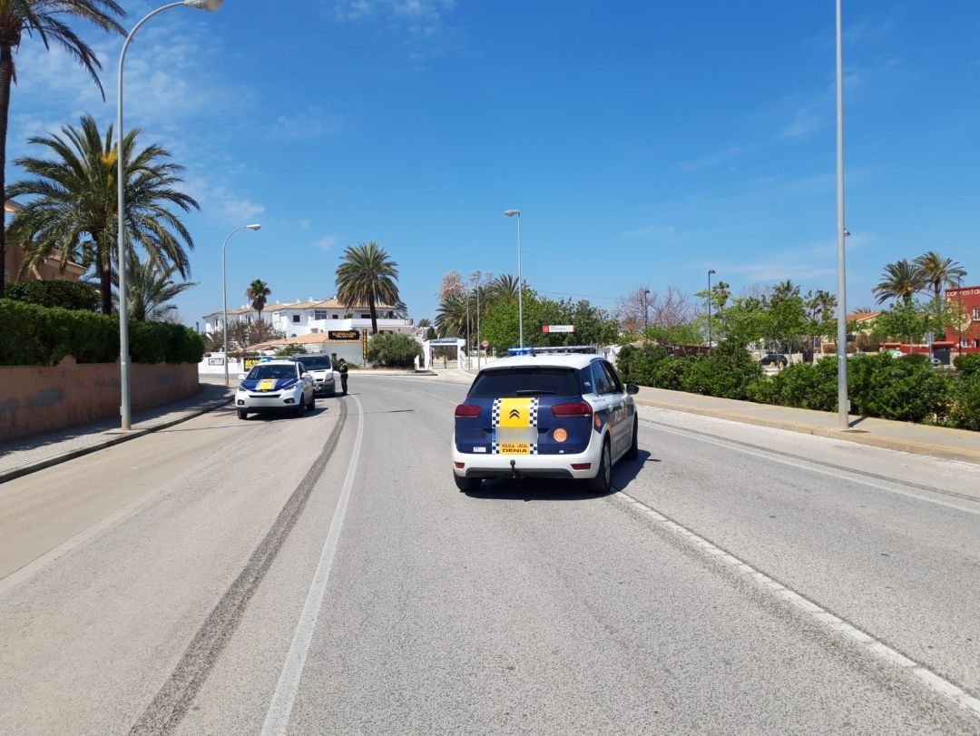 Imagen de archivo de control policial, de abril de 2020, en la carretera de Les Marines. Imagen de archivo de control policial, de abril de 2020, en la carretera de Les Marines.