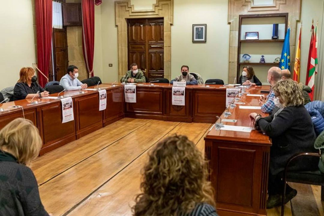 Presentación de la campaña en el salón de plenos del Ayuntamiento de Ermua Presentación de la campaña en el salón de plenos del Ayuntamiento de Ermua