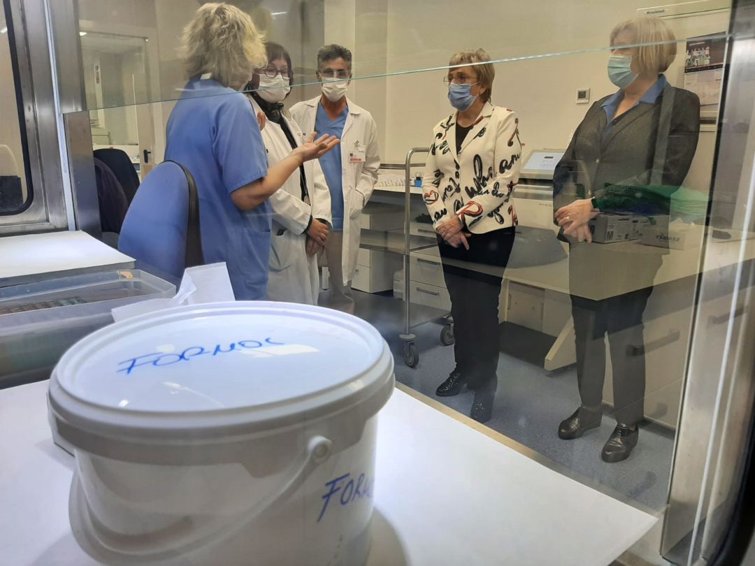 Visita de Ana Barceló a nuevo laboratorio de Anatomía Patológica en el Hospital Elda Visita de Ana Barceló a nuevo laboratorio de Anatomía Patológica en el Hospital Elda