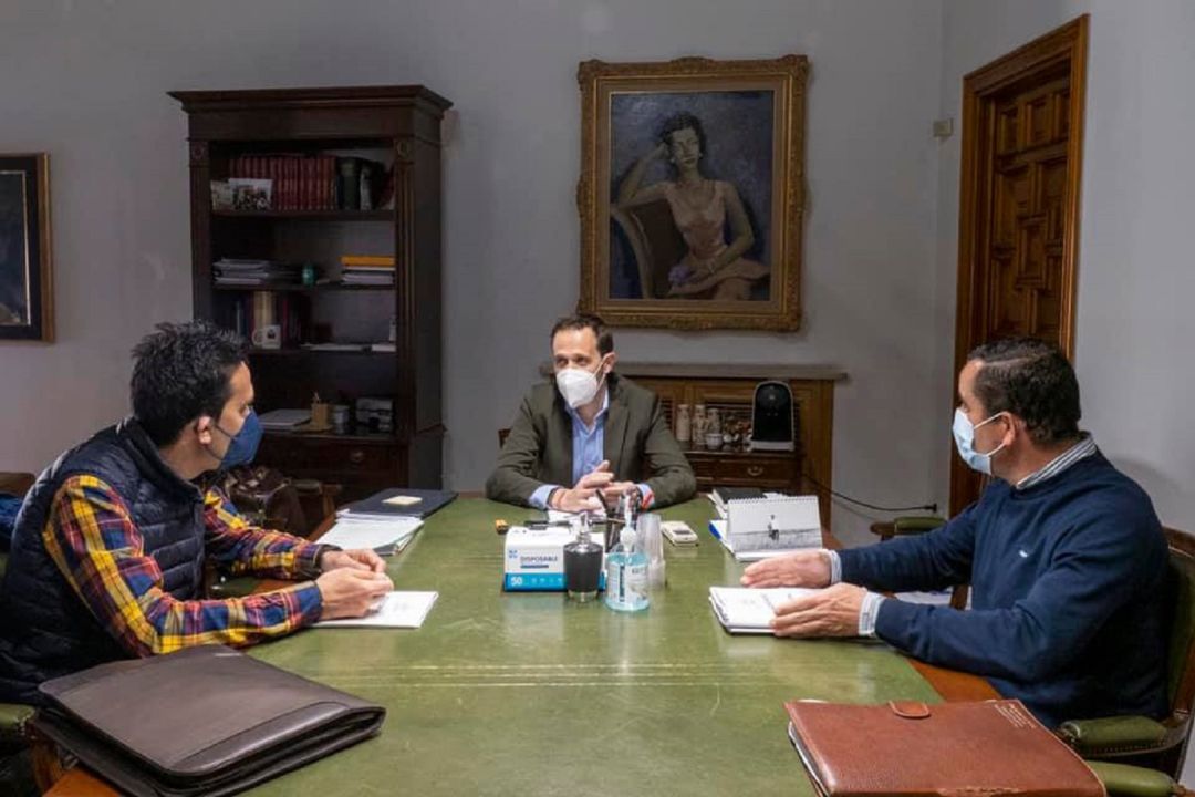 Reunión mantenida entre los presidentes de la Diputación y la Mancomunidad Tierras de Medina Reunión mantenida entre los presidentes de la Diputación y la Mancomunidad Tierras de Medina
