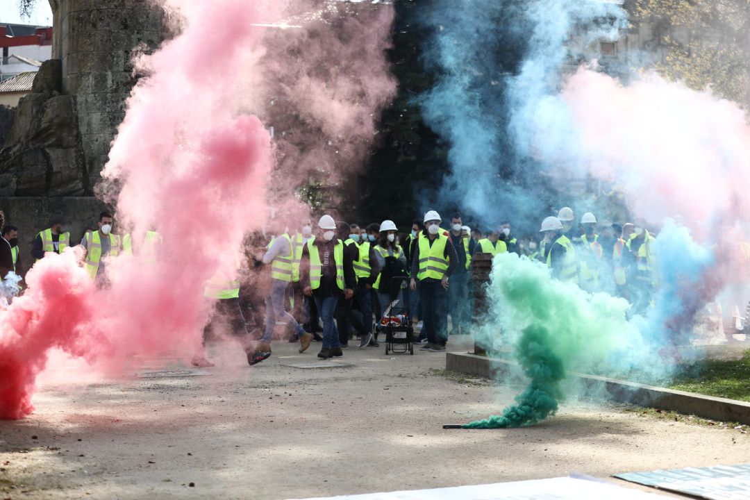 Decenas de trabajadores de la fábrica de Ence se manifiestan por el cierre de la fábrica, en Lourizán, Pontevedra, Galicia (España),
Europa Press
Decenas de trabajadores de la fábrica de Ence se manifiestan por el cierre de la fábrica, en Lourizán, Pontevedra, Galicia (España),
Europa Press