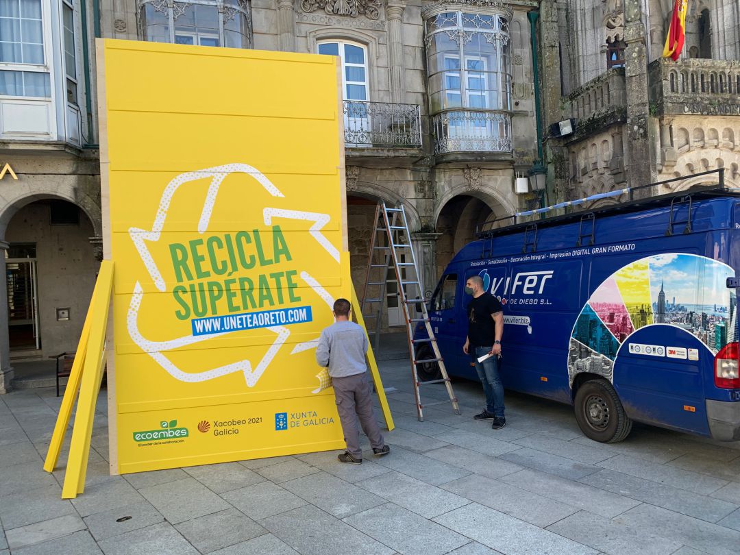 Instalación del contenedor gigante. Instalación del contenedor gigante.